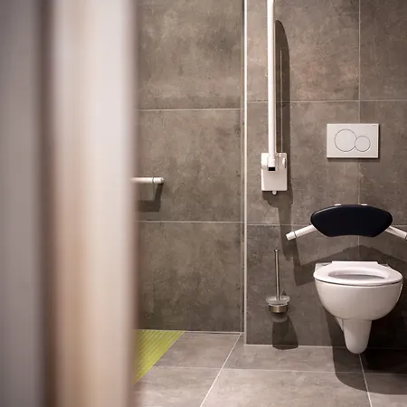 Eee Graz ホテル *