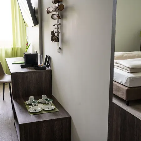 ホテル Eee Graz Pirka